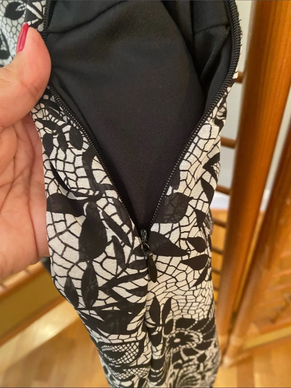 Source Unknown Black and White Floral Lace-Print Midi Skirt